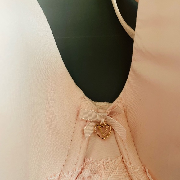 Victoria's Secret Pink Full Coverage Bra - Picture 2 of 5